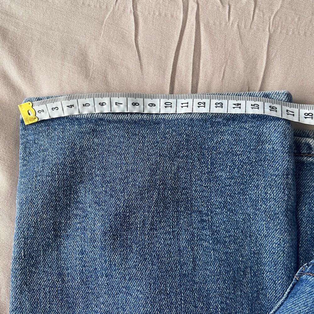Levi's Classic Blue Jeans - Picture 10 of 16